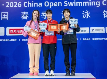 b体育-击败奥运亚军夺冠！中国游泳13岁天才少女崛起：还有两个冲金点